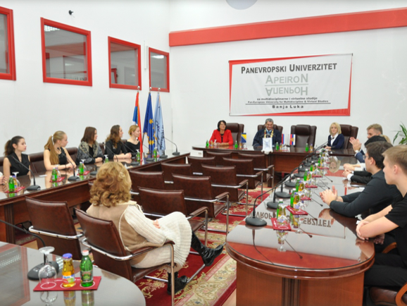 Студенты и преподаватели Высшей школы перевода приняли участие в праздновании 10-летнего юбилея факультета филологических наук Панъевропейского университета «Апейрон»