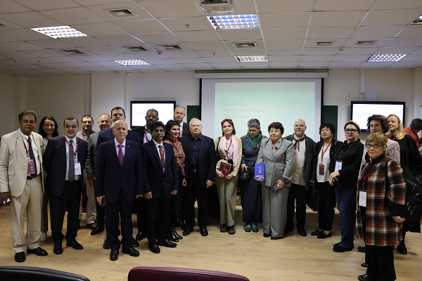 Высшая школа перевода МГУ об искусстве перевода и вызовах ИИ на Ассамблее Русского мира